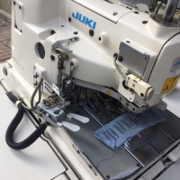 MÁY LÀM KHUY MẮT PHỤNG QUẦN JEAN JUKI 3200S
