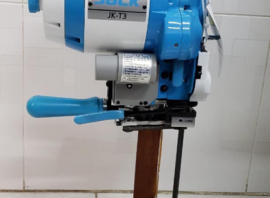 Máy Cắt Vải Đứng Công Nghiệp: Điểm Mới Trong Sự Hiện Đại Hóa Công Nghiệp May Mặc