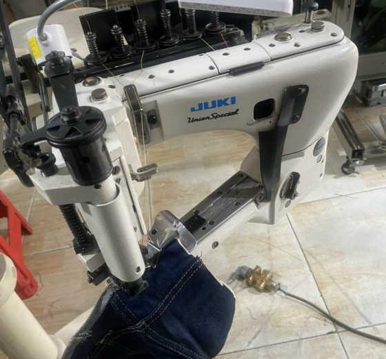 MÁY CUỐN SƯỜN QUẦN JEAN JUKI 