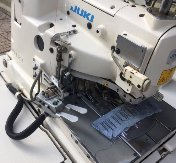 MÁY LÀM KHUY MẮT PHỤNG QUẦN JEAN JUKI 3200S