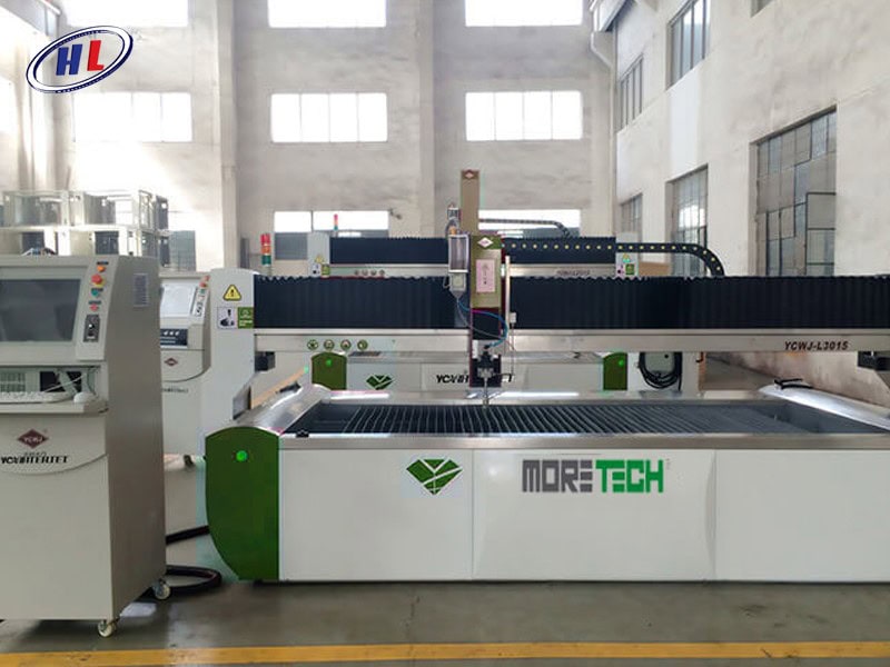 Máy Cắt Vải Tia Nước Là Gì? Ưu Nhược Điểm & Lưu Ý Sử Dụng